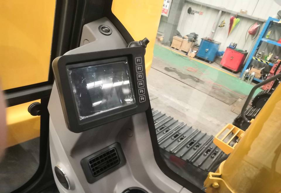 NEW MAXUS 13 Ton Crawler Excavator Warranty up to 10 YEARS НОВА Копарка гусенична MAXUS 13 тонн Гарантія до 10 РОКІВ NOWA Koparka gąsienicowa MAXUS 13 ton Gwarancja do 10 LAT - Lintekskavaator: pilt 4 NEW MAXUS 13 Ton Crawler Excavator Warranty up to 10 YEARS НОВА Копарка гусенична MAXUS 13 тонн Гарантія до 10 РОКІВ NOWA Koparka gąsienicowa MAXUS 13 ton Gwarancja do 10 LAT - Lintekskavaator: pilt 4