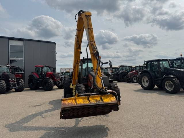 Valtra 8150 hitech met Bos maaiarm met klepelmaaier - Traktor: pilt 5 Valtra 8150 hitech met Bos maaiarm met klepelmaaier - Traktor: pilt 5