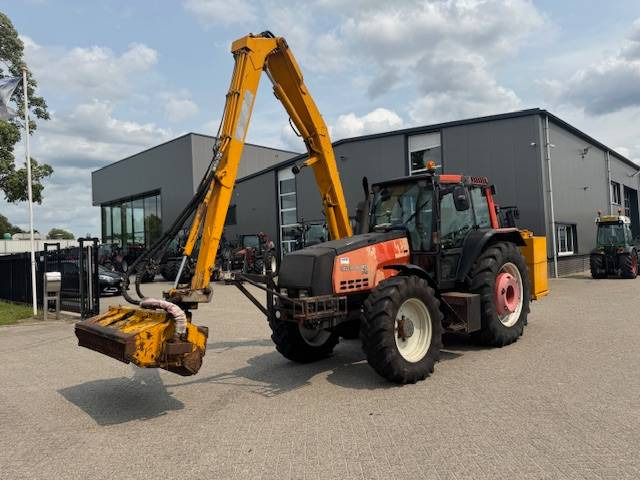 Valtra 8150 hitech met Bos maaiarm met klepelmaaier - Traktor: pilt 3 Valtra 8150 hitech met Bos maaiarm met klepelmaaier - Traktor: pilt 3