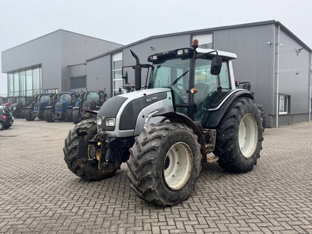 Valtra N141 hitech, Fronthef, Frontpto - Traktor: pilt 1 Valtra N141 hitech, Fronthef, Frontpto - Traktor: pilt 1
