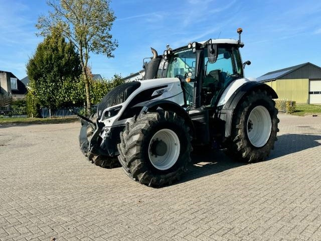 Valtra T214 Versu - Traktor: pilt 1 Valtra T214 Versu - Traktor: pilt 1