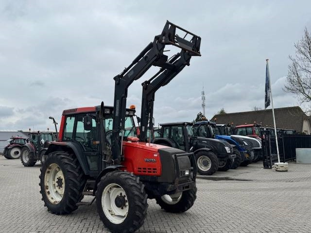 Valtra Valmet 6650 Hitech, voorlader, vloeistofkoppeling - Traktor: pilt 2 Valtra Valmet 6650 Hitech, voorlader, vloeistofkoppeling - Traktor: pilt 2