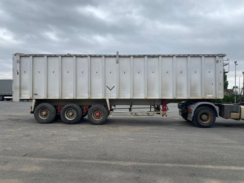 Benalu - Kallur-poolhaagis: pilt 1 Benalu - Kallur-poolhaagis: pilt 1