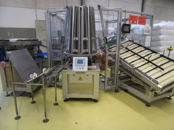 DECKEL ETIKETTIER ANLAGE SCHLEUTER GU 2 DU (RUNDLÄUFER) MIT LÖFFELEINLEGESTATION RNA SRC-N-630-1R - Tööstusmasin: pilt 2 DECKEL ETIKETTIER ANLAGE SCHLEUTER GU 2 DU (RUNDLÄUFER) MIT LÖFFELEINLEGESTATION RNA SRC-N-630-1R - Tööstusmasin: pilt 2