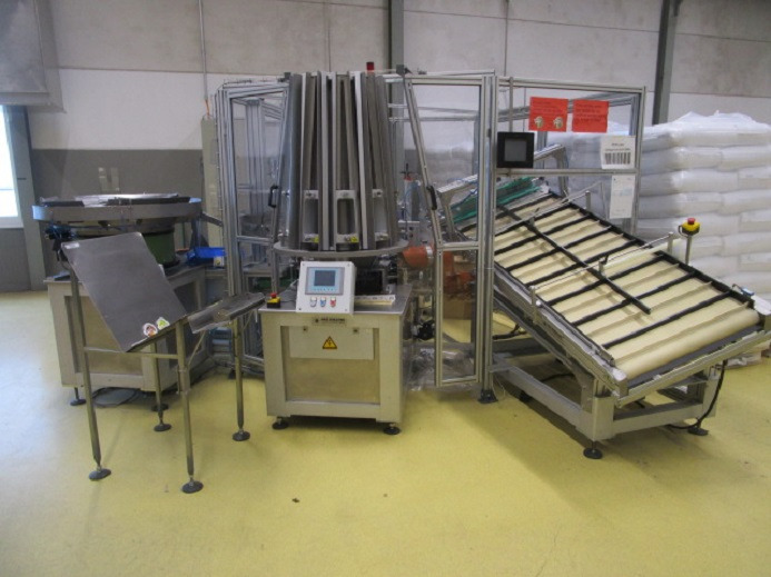 DECKEL ETIKETTIER ANLAGE SCHLEUTER GU 2 DU (RUNDLÄUFER) MIT LÖFFELEINLEGESTATION RNA SRC-N-630-1R - Tööstusmasin: pilt 1 DECKEL ETIKETTIER ANLAGE SCHLEUTER GU 2 DU (RUNDLÄUFER) MIT LÖFFELEINLEGESTATION RNA SRC-N-630-1R - Tööstusmasin: pilt 1