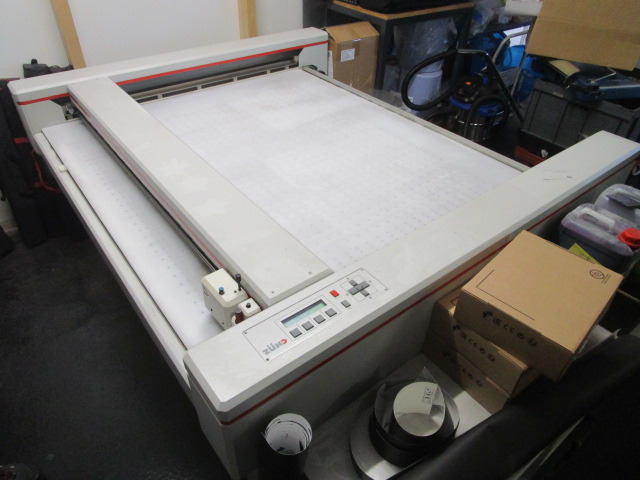 ZÜND SCHNEIDEPLOTTER P-1200 PLUS - Paberi lõikamise masin: pilt 1 ZÜND SCHNEIDEPLOTTER P-1200 PLUS - Paberi lõikamise masin: pilt 1