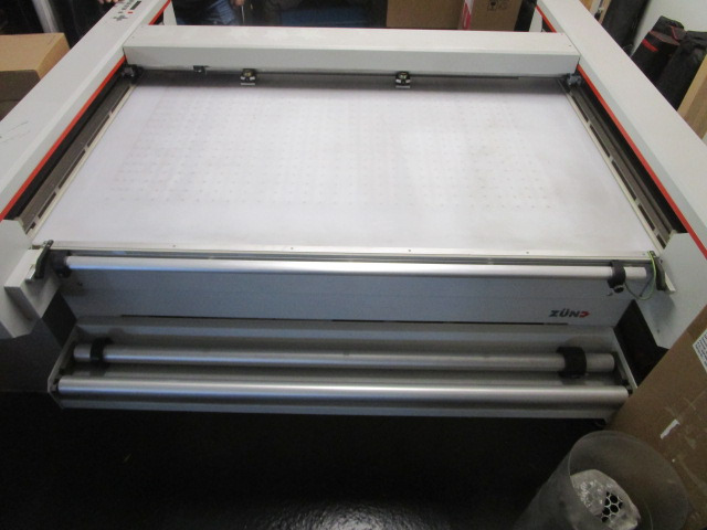ZÜND SCHNEIDEPLOTTER P-1200 PLUS - Paberi lõikamise masin: pilt 3 ZÜND SCHNEIDEPLOTTER P-1200 PLUS - Paberi lõikamise masin: pilt 3