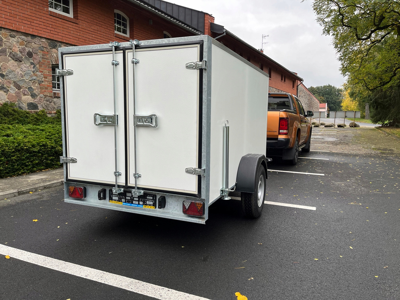 PRZYCZEPA KONTENER CARGO BOX 2,6 x 1,5 ZABUDOWANA / CARGO CONTAINER TRAILER BOX 2.6 x 1.5 ENCLOSED - Furgoonjärelhaagis: pilt 4 PRZYCZEPA KONTENER CARGO BOX 2,6 x 1,5 ZABUDOWANA / CARGO CONTAINER TRAILER BOX 2.6 x 1.5 ENCLOSED - Furgoonjärelhaagis: pilt 4