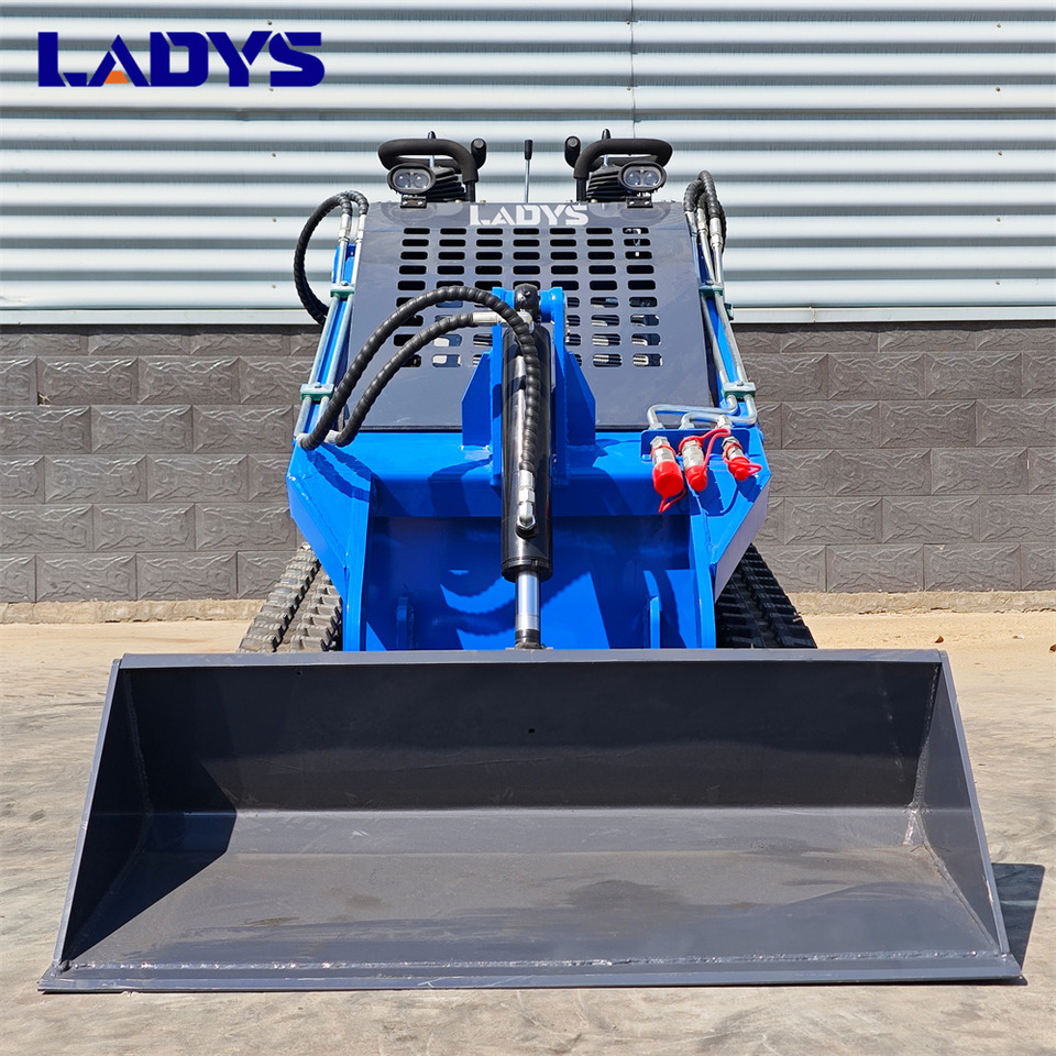 LADYS LA380 Mini Skid Steer Loader Compact Track Diesel Cheap Mini Skid Steer Loader For Sale With Mini Skid Steer Attachments 4 In 1 Bucket - Kompaktlaadur: pilt 5 LADYS LA380 Mini Skid Steer Loader Compact Track Diesel Cheap Mini Skid Steer Loader For Sale With Mini Skid Steer Attachments 4 In 1 Bucket - Kompaktlaadur: pilt 5