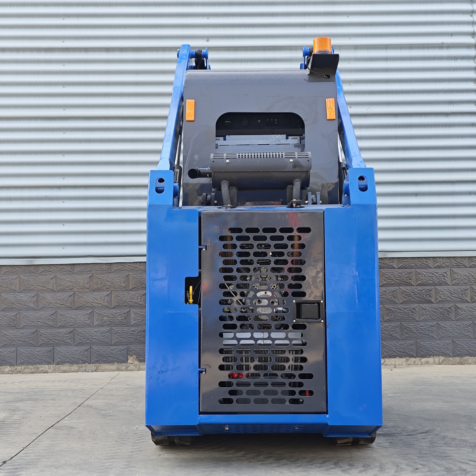 LEZUM LA670 Skid Steer Euro 5/Epa Engine Kubota Mini Small Skid Steer Loader For Sale - Kompaktlaadur: pilt 3 LEZUM LA670 Skid Steer Euro 5/Epa Engine Kubota Mini Small Skid Steer Loader For Sale - Kompaktlaadur: pilt 3
