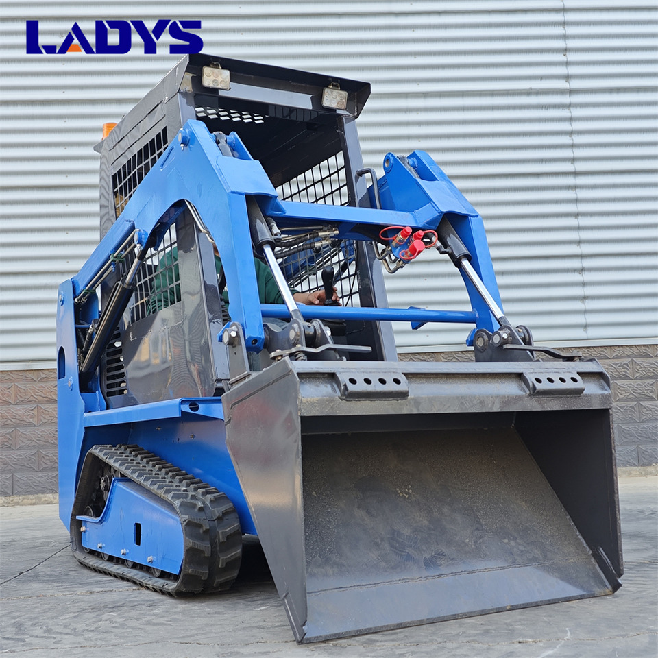 LADYS LADYS LA670 Mini Small Skid Steer Loader Compact Track Diesel Mini Skid Steer Loader For Sale With Small Mini Skid Steer Attachments 4 In 1 Bucket - Kompaktlaadur: pilt 1 LADYS LADYS LA670 Mini Small Skid Steer Loader Compact Track Diesel Mini Skid Steer Loader For Sale With Small Mini Skid Steer Attachments 4 In 1 Bucket - Kompaktlaadur: pilt 1