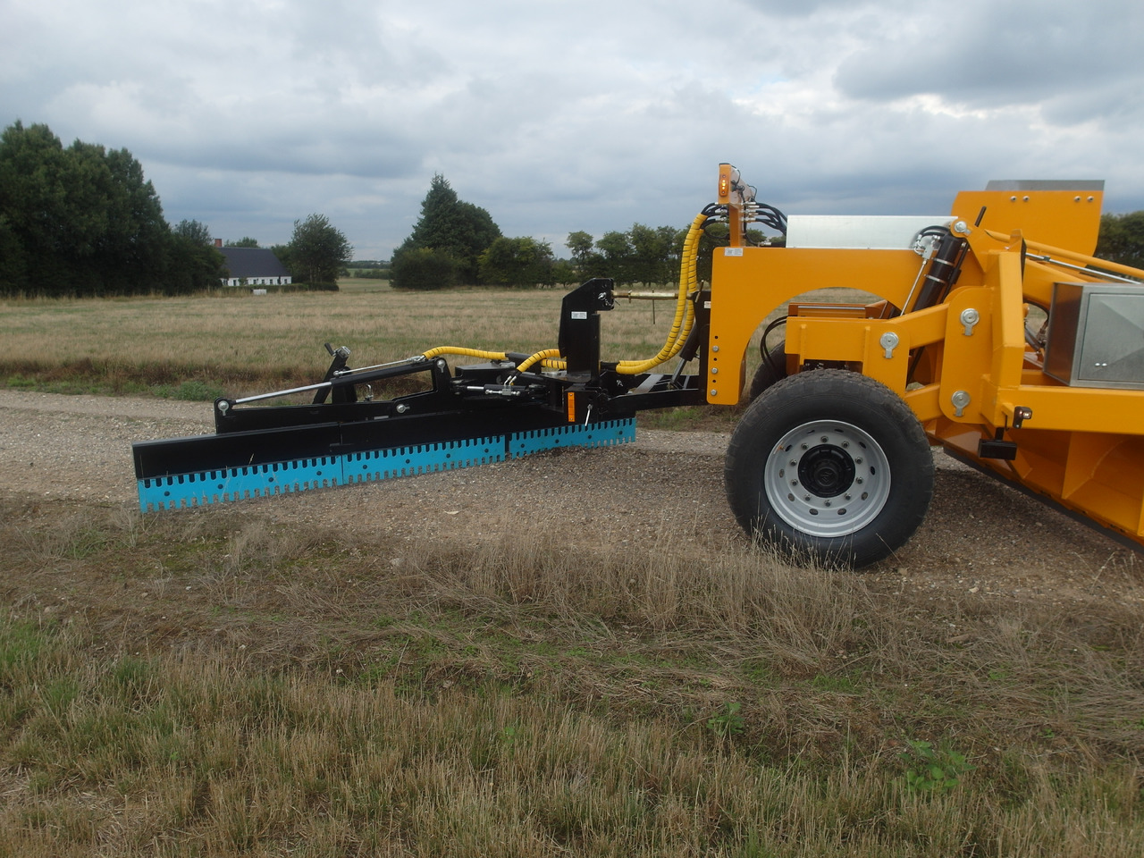 GST 2550 Gravel road tractor Grader - Teehöövel: pilt 4 GST 2550 Gravel road tractor Grader - Teehöövel: pilt 4
