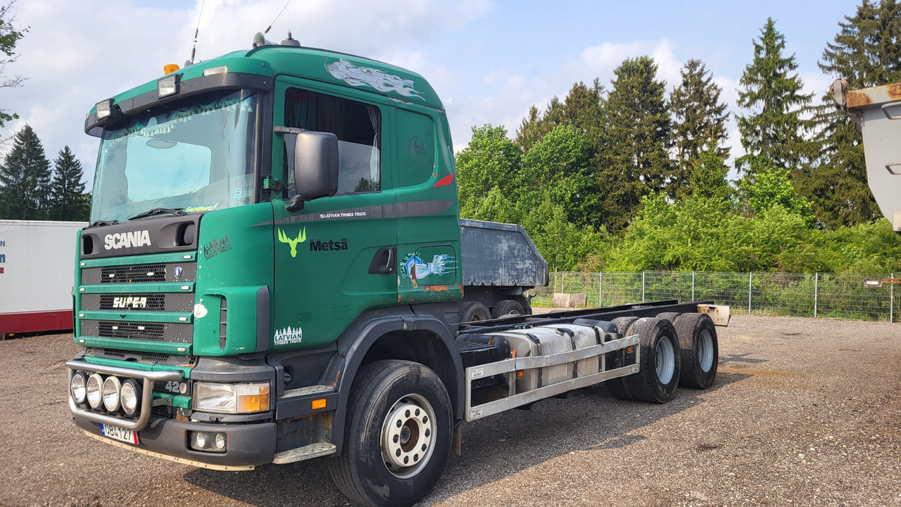 SCANIA R124 420 6X4 - Kabiinišassiiga veoauto: pilt 1 SCANIA R124 420 6X4 - Kabiinišassiiga veoauto: pilt 1