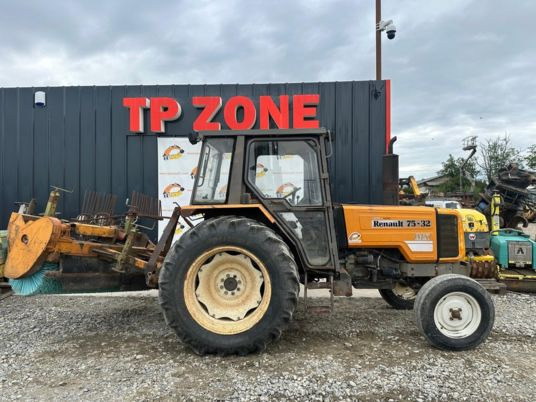 Renault TRACTEUR 75-32 à 9900 € HT - Traktor: pilt 1 Renault TRACTEUR 75-32 à 9900 € HT - Traktor: pilt 1