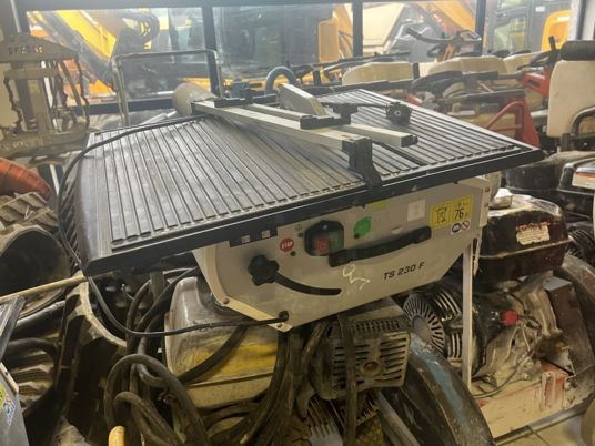 SCIE DE CARRELAGE HUSQVARNA TS230F - Tööriist/ Seadmed: pilt 2 SCIE DE CARRELAGE HUSQVARNA TS230F - Tööriist/ Seadmed: pilt 2