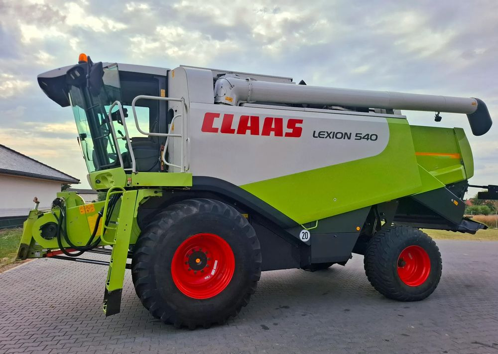 Claas Lexion 540 heder 6.6 m, Nie Malowany, Stan Bardzo Dobry - Kombain: pilt 2 Claas Lexion 540 heder 6.6 m, Nie Malowany, Stan Bardzo Dobry - Kombain: pilt 2