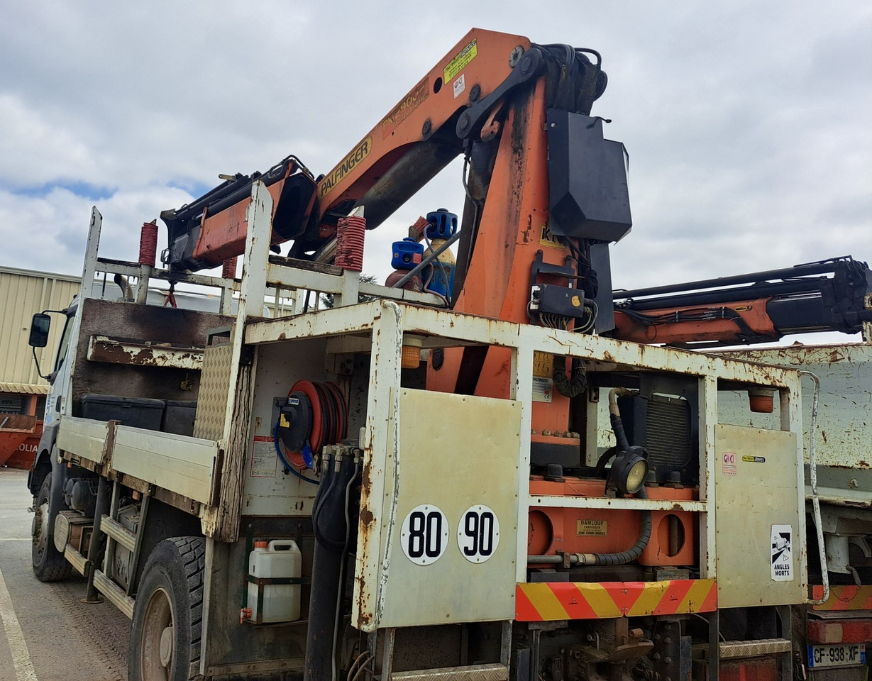 RENAULT Kerax 370dci 4x4 plateau grue Palfinger pk29002 - Madelveok/ Platvormveok, Kraanaga veoauto: pilt 3 RENAULT Kerax 370dci 4x4 plateau grue Palfinger pk29002 - Madelveok/ Platvormveok, Kraanaga veoauto: pilt 3