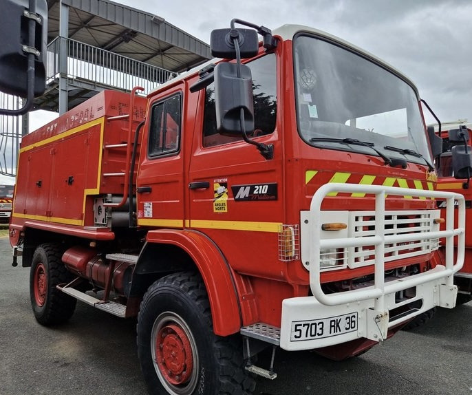 RENAULT M210 4x4 FPT HR 3500L - Tuletõrjeauto: pilt 2 RENAULT M210 4x4 FPT HR 3500L - Tuletõrjeauto: pilt 2