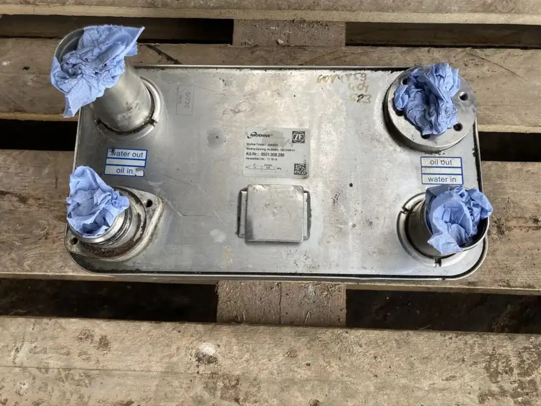 ZF ZF Ölkühler Wärmetauscher Getriebeölkühler Modine 0501.008.286 6084859 - Käigukast ja varuosad - Buss: pilt 1 ZF ZF Ölkühler Wärmetauscher Getriebeölkühler Modine 0501.008.286 6084859 - Käigukast ja varuosad - Buss: pilt 1
