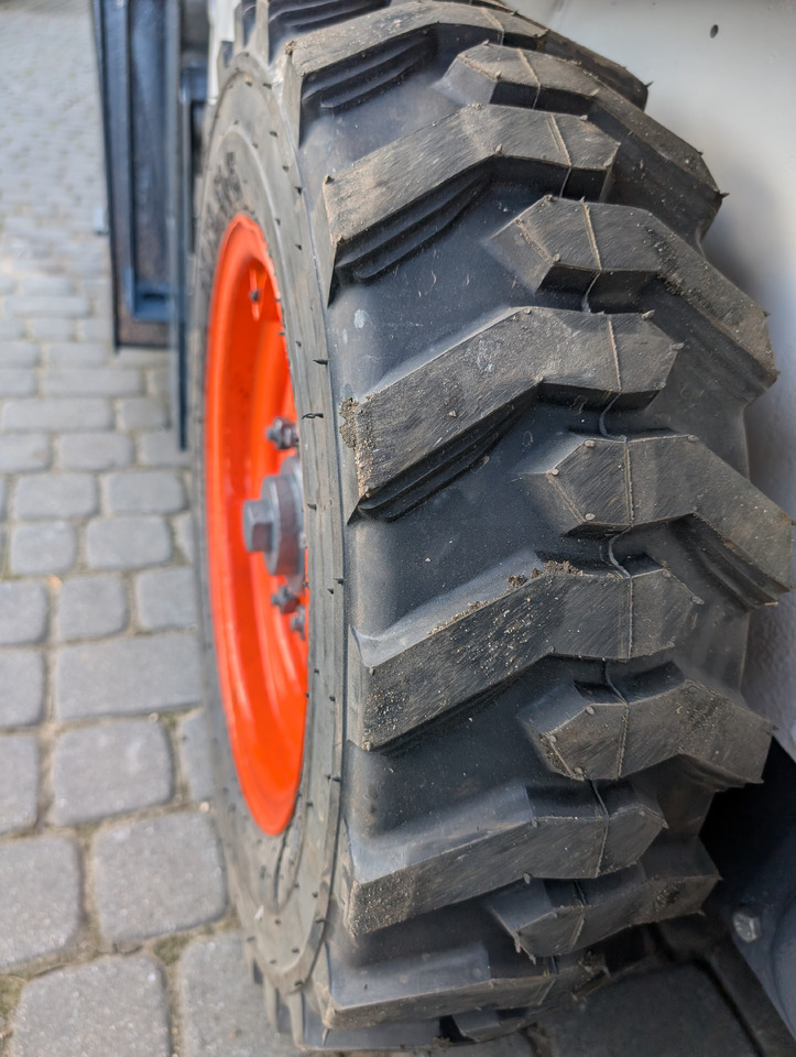 BOBCAT S100 - Kompaktlaadur: pilt 4 BOBCAT S100 - Kompaktlaadur: pilt 4