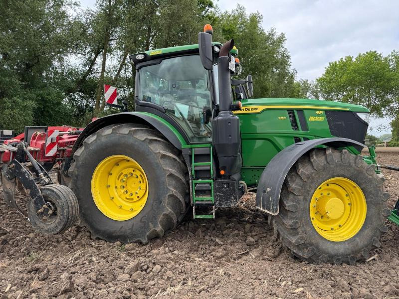 JOHN DEERE 6R250 - Traktor: pilt 1 JOHN DEERE 6R250 - Traktor: pilt 1