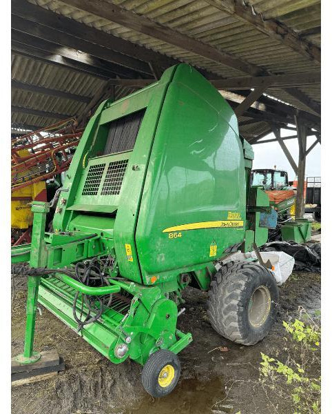 JOHN DEERE 864 MAXICUT - Heinapress, ümmargune: pilt 1 JOHN DEERE 864 MAXICUT - Heinapress, ümmargune: pilt 1