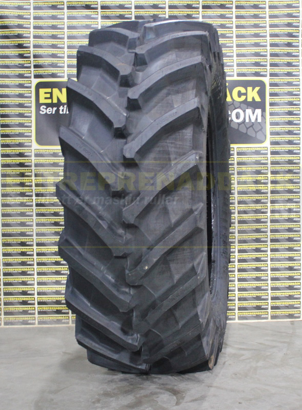 Trelleborg TM 800 600/65R38: Radial Tires for Modern Agricultural Tractors - Rehv - Traktor: pilt 2 Trelleborg TM 800 600/65R38: Radial Tires for Modern Agricultural Tractors - Rehv - Traktor: pilt 2