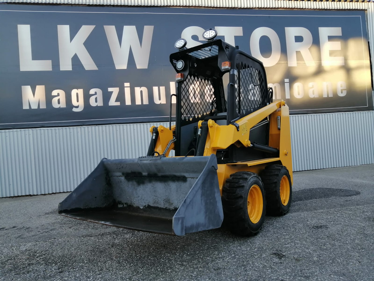 Bobcat Front Loader Ram Italia FM 120 – Hammer Installation - Kompaktlaadur: pilt 1 Bobcat Front Loader Ram Italia FM 120 – Hammer Installation - Kompaktlaadur: pilt 1