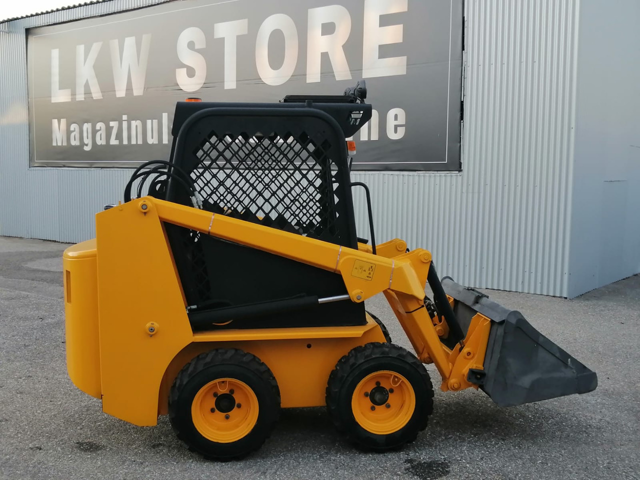 Bobcat Front Loader Ram Italia FM 120 – Hammer Installation - Kompaktlaadur: pilt 2 Bobcat Front Loader Ram Italia FM 120 – Hammer Installation - Kompaktlaadur: pilt 2