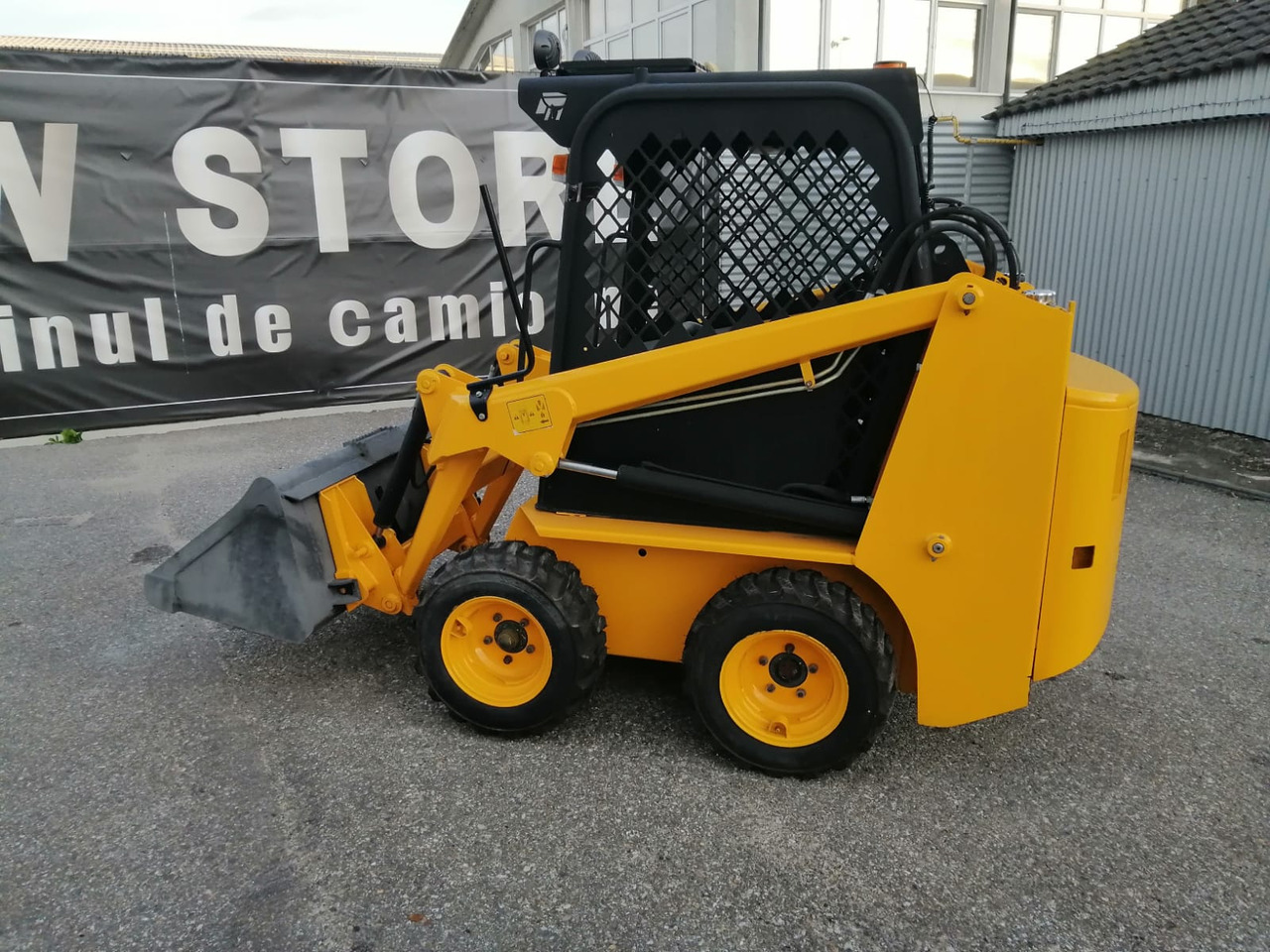 Bobcat Front Loader Ram Italia FM 120 – Hammer Installation - Kompaktlaadur: pilt 4 Bobcat Front Loader Ram Italia FM 120 – Hammer Installation - Kompaktlaadur: pilt 4