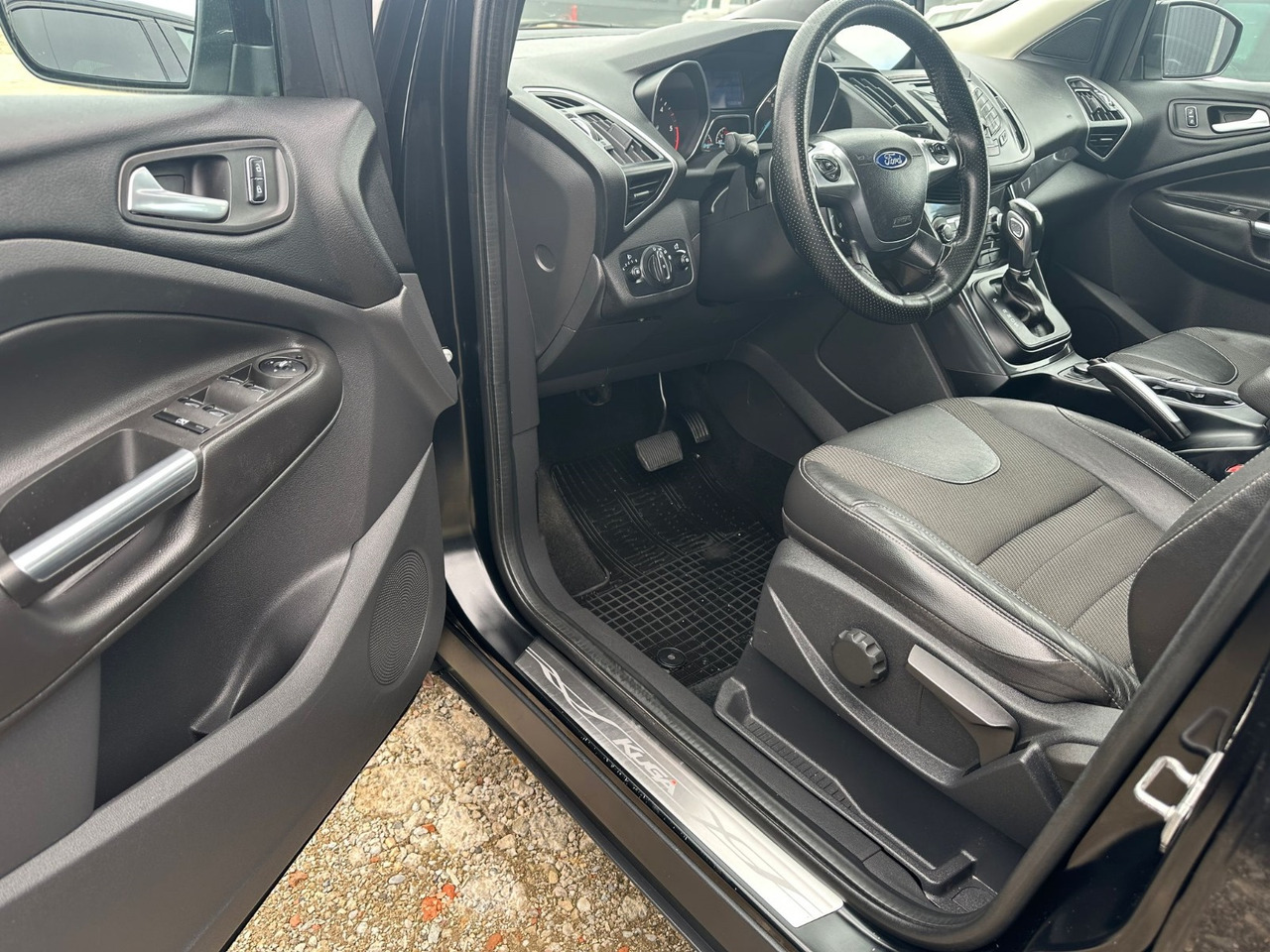 FORD KUGA TITANIUM - Maastur: pilt 3 FORD KUGA TITANIUM - Maastur: pilt 3