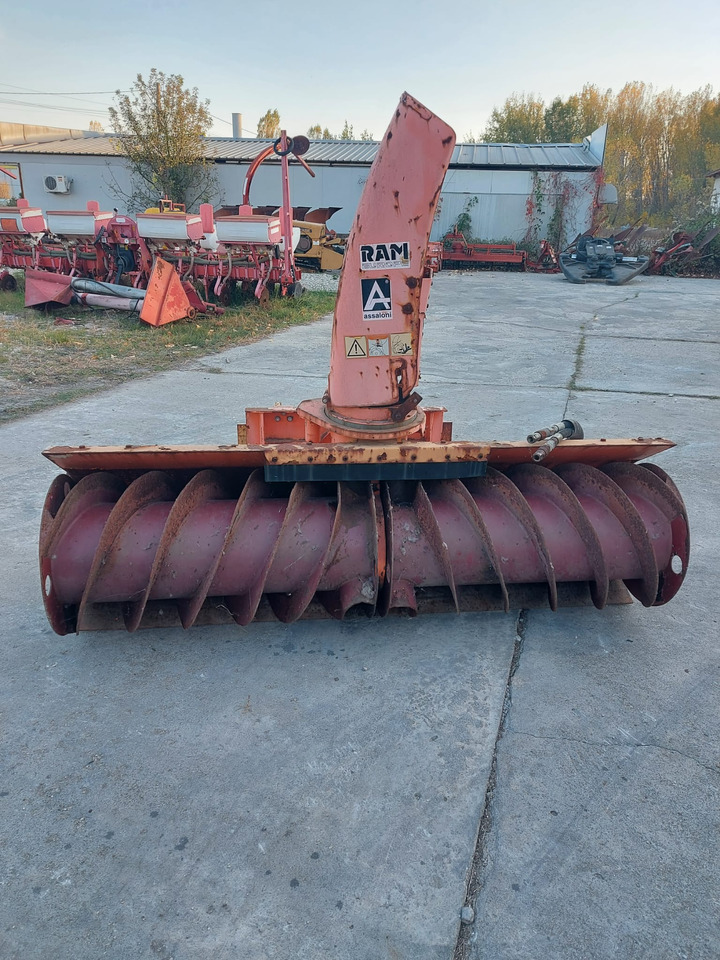 Freza zapada/Snow blower Assaloni pentru Buldoexcavator/Bobcat/Incatcator frontal - Lumepuhur: pilt 1 Freza zapada/Snow blower Assaloni pentru Buldoexcavator/Bobcat/Incatcator frontal - Lumepuhur: pilt 1