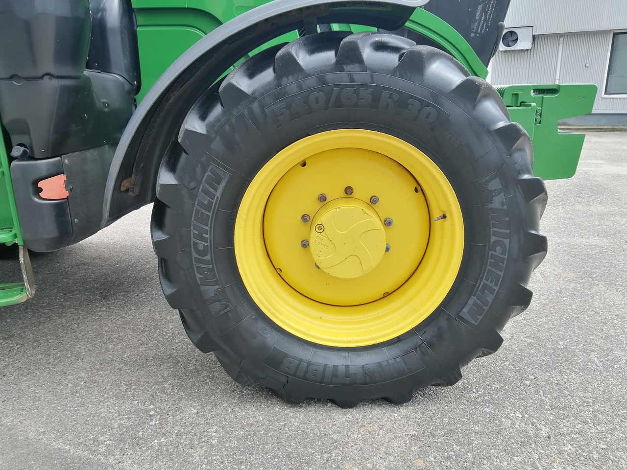 John Deere 6195R 4WD, Auto Trac + Activare !!! TOP !!! - Traktor: pilt 2 John Deere 6195R 4WD, Auto Trac + Activare !!! TOP !!! - Traktor: pilt 2
