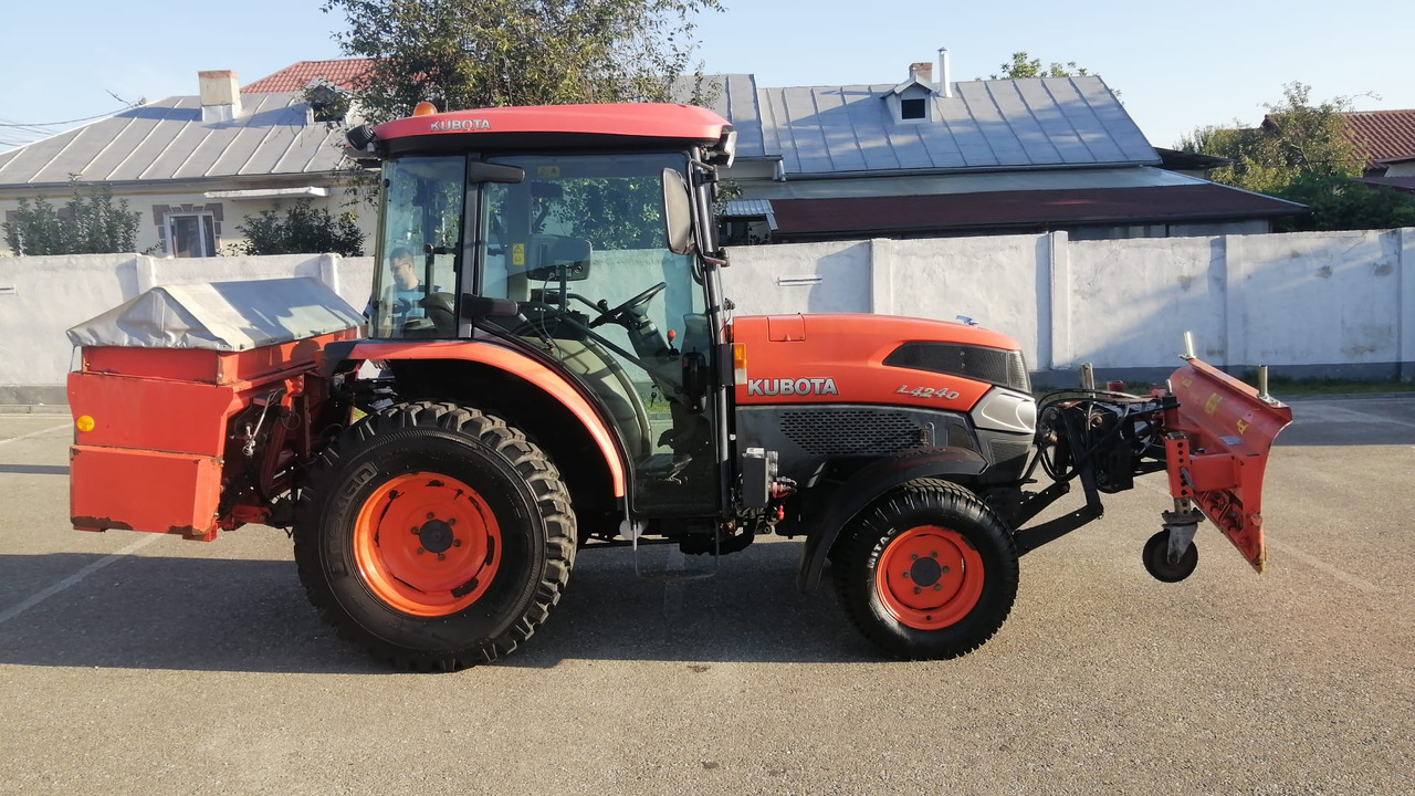 KUBOTA L4240 Narrow spaces tractor/vineyard/fruit tree/communal, TOP ! - Traktor: pilt 2 KUBOTA L4240 Narrow spaces tractor/vineyard/fruit tree/communal, TOP ! - Traktor: pilt 2