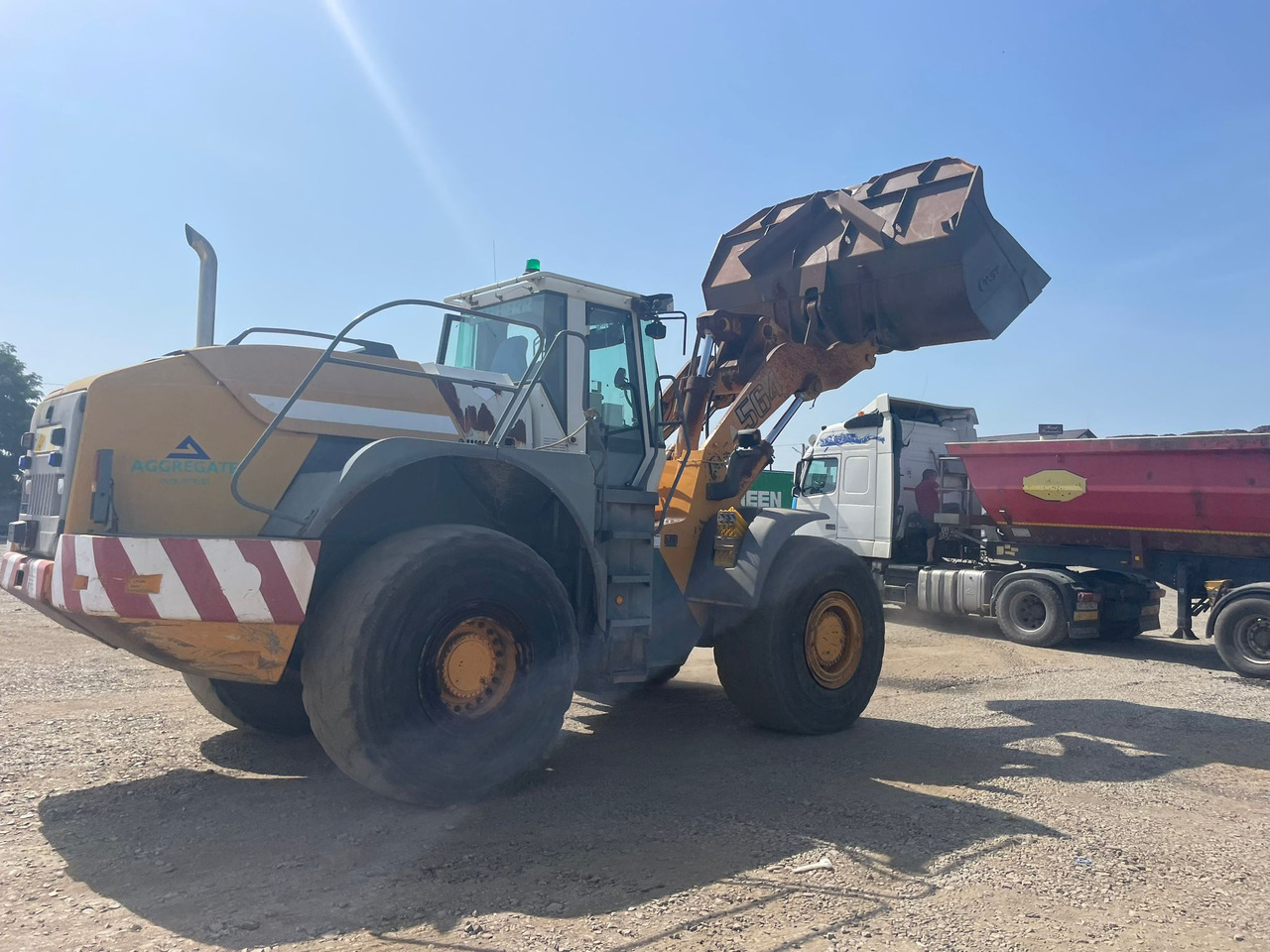 LIEBHERR 564 FRONT LOADER - Rataslaadur: pilt 2 LIEBHERR 564 FRONT LOADER - Rataslaadur: pilt 2