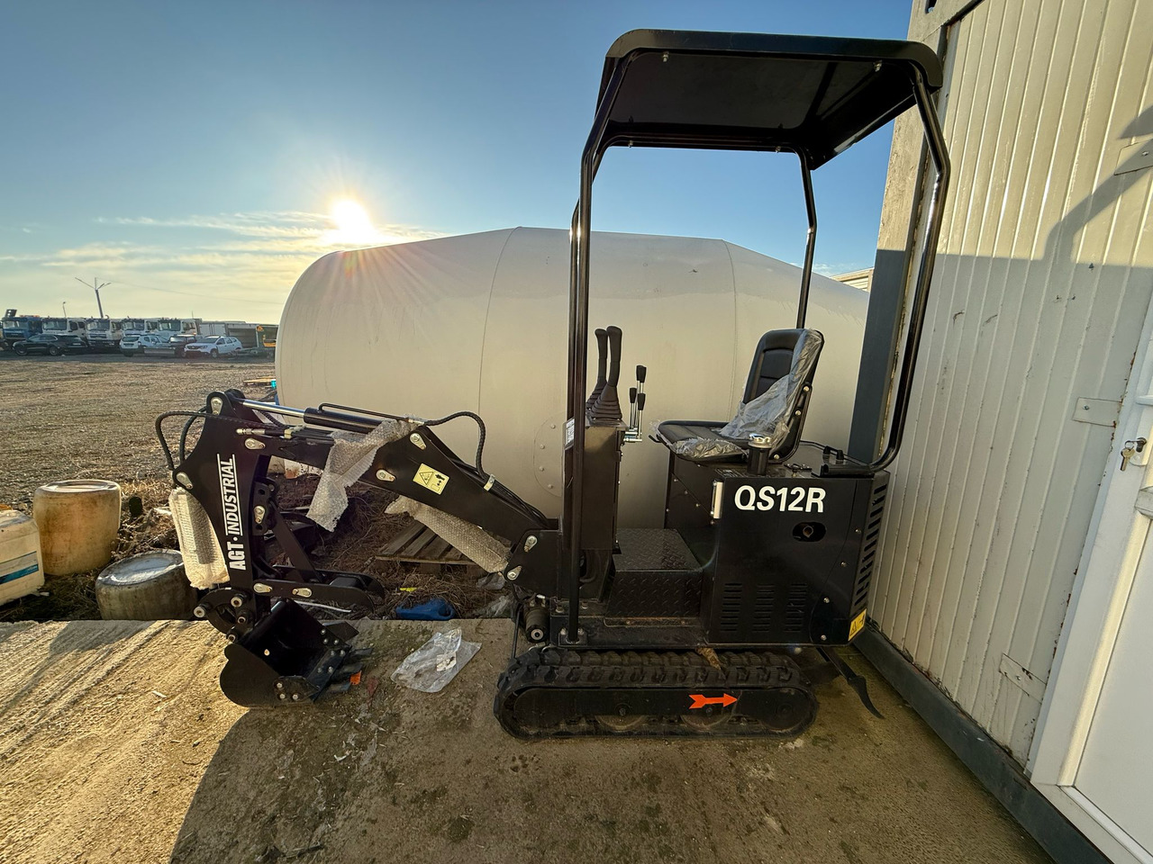 MINIEXCAVATOR JPC H10 - Miniekskavaator: pilt 3 MINIEXCAVATOR JPC H10 - Miniekskavaator: pilt 3