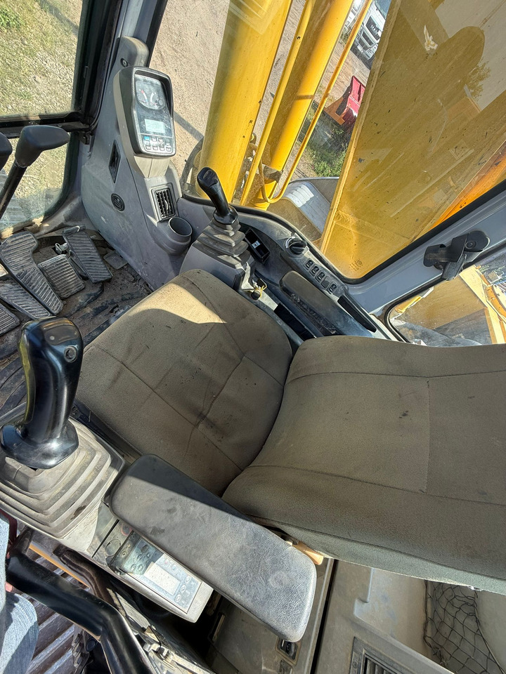 NEW HOLLAND E 215 EXCAVATOR - Lintekskavaator: pilt 3 NEW HOLLAND E 215 EXCAVATOR - Lintekskavaator: pilt 3