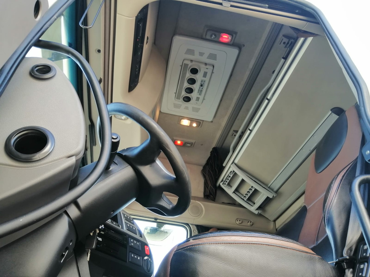 Sadulveok DAF XF 106.480 Super Space Cab: pilt 7