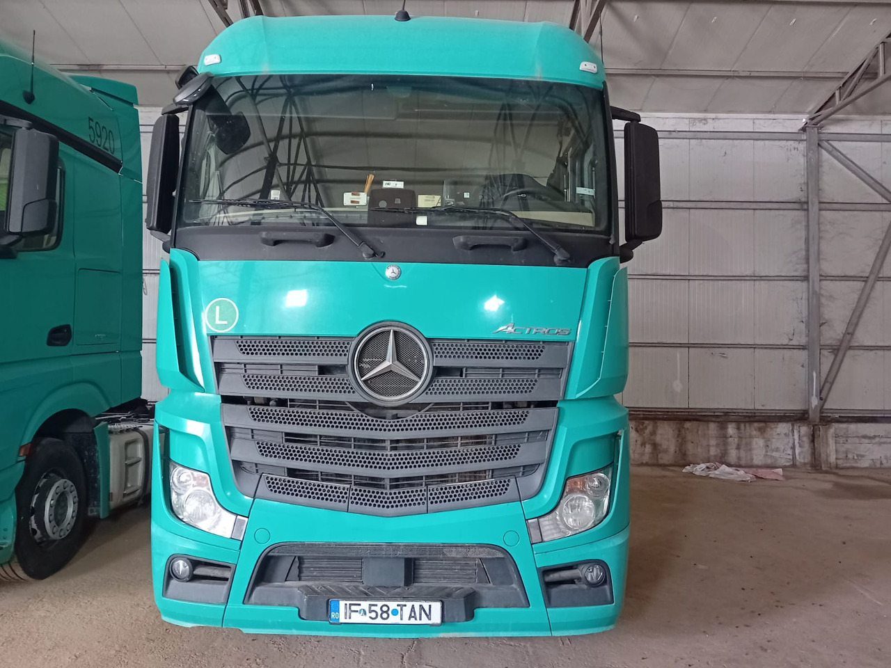 Mercedes-Benz Actros 18.45 - Sadulveok: pilt 3 Mercedes-Benz Actros 18.45 - Sadulveok: pilt 3