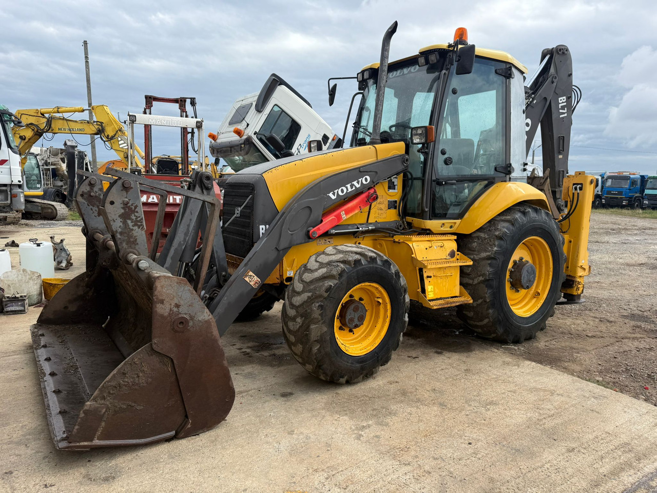 VOLVO BL71 Backhoe Loader - Ekskavaator-laadur: pilt 3 VOLVO BL71 Backhoe Loader - Ekskavaator-laadur: pilt 3