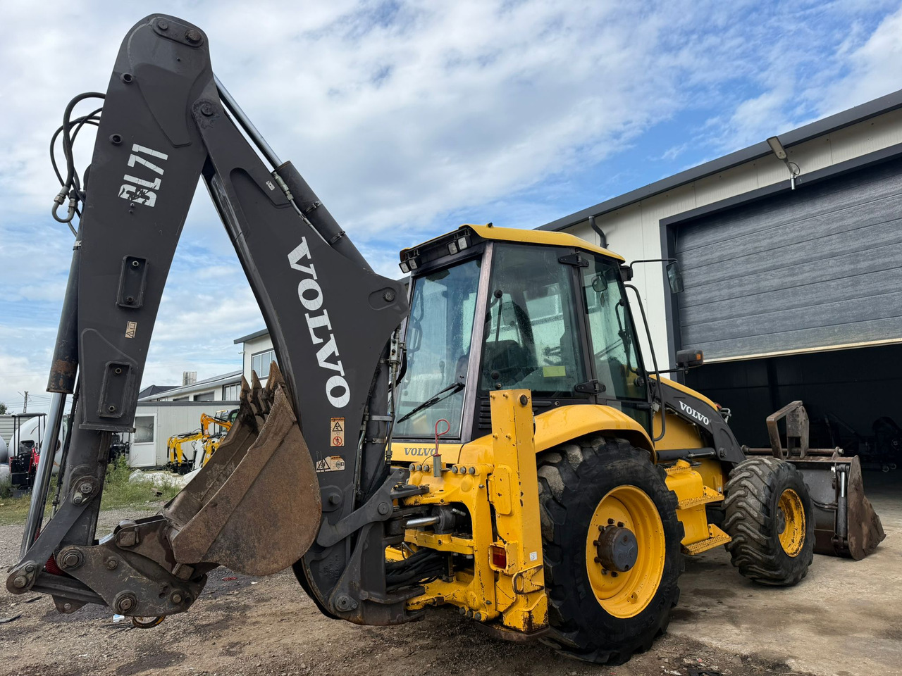 VOLVO BL71 Backhoe Loader - Ekskavaator-laadur: pilt 2 VOLVO BL71 Backhoe Loader - Ekskavaator-laadur: pilt 2