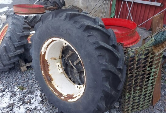 14.9R28 rengas - Valtra - Rehv - Traktor: pilt 1 14.9R28 rengas - Valtra - Rehv - Traktor: pilt 1