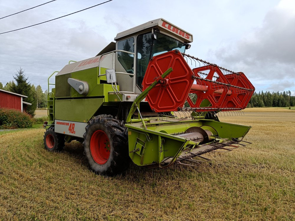 CLAAS Dominator 48S leikkuupuimuri, hydraulisella torvella - Kombain: pilt 2 CLAAS Dominator 48S leikkuupuimuri, hydraulisella torvella - Kombain: pilt 2