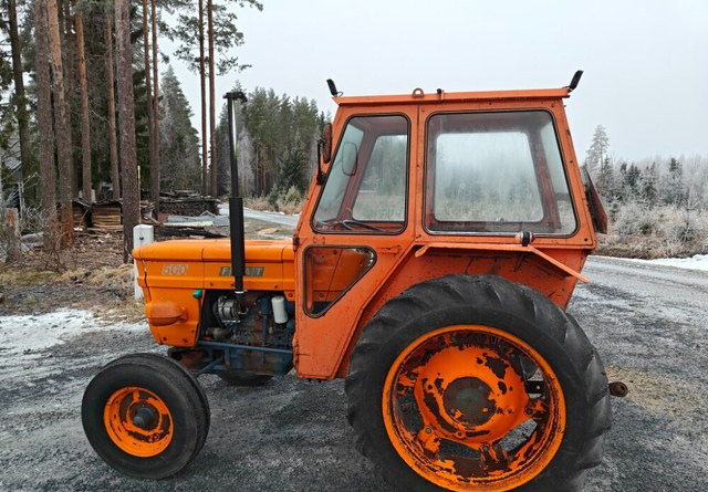 Fiat 500 hytillinen pikkutraktori - Traktor: pilt 2 Fiat 500 hytillinen pikkutraktori - Traktor: pilt 2