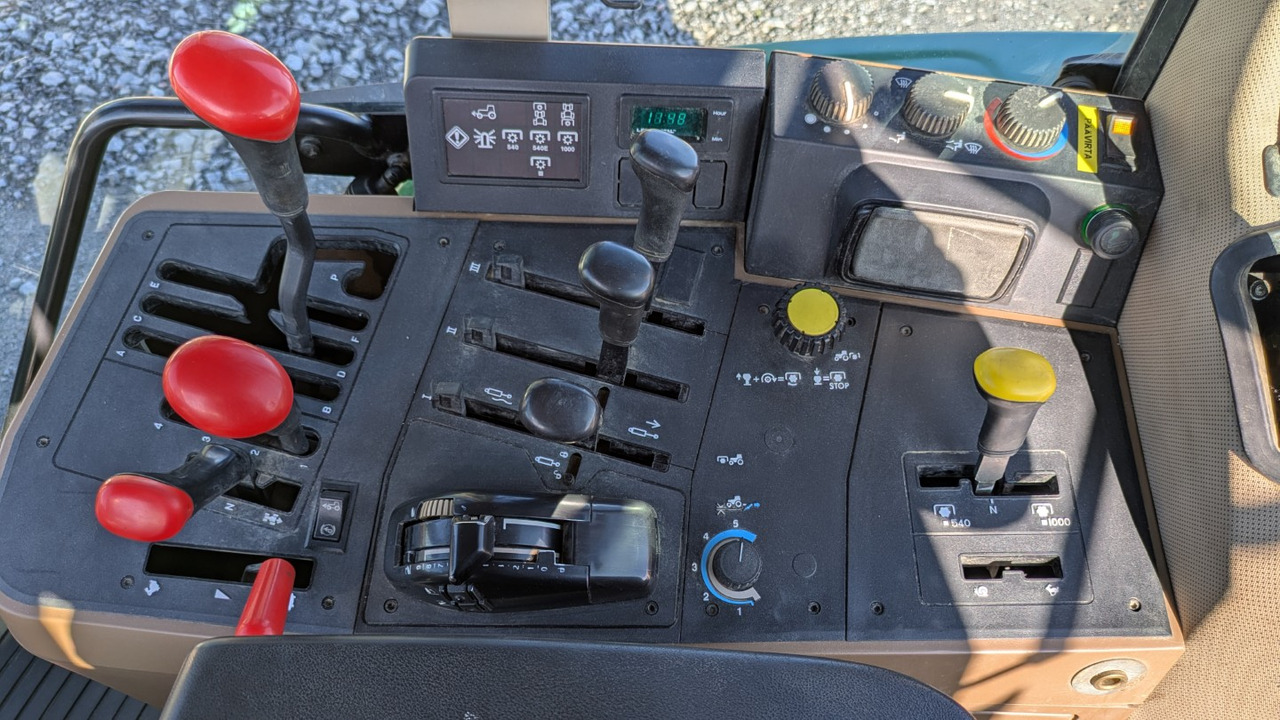 Traktor JOHN DEERE 6506, 3800h ajettu, upeakuntoinen kone, katso video!: pilt 17 Traktor JOHN DEERE 6506, 3800h ajettu, upeakuntoinen kone, katso video!: pilt 17