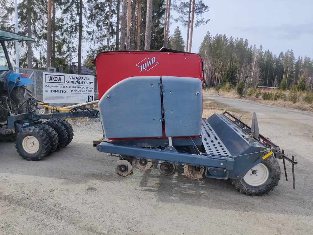 Juko HT3000S täyskiekkokone - Kombain-külvimasin: pilt 5 Juko HT3000S täyskiekkokone - Kombain-külvimasin: pilt 5