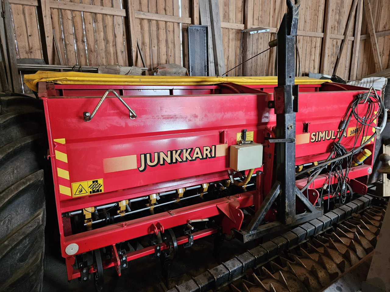 Junkkari Simulta 3000T kiekkovantaat takana - Kombain-külvimasin: pilt 1 Junkkari Simulta 3000T kiekkovantaat takana - Kombain-külvimasin: pilt 1