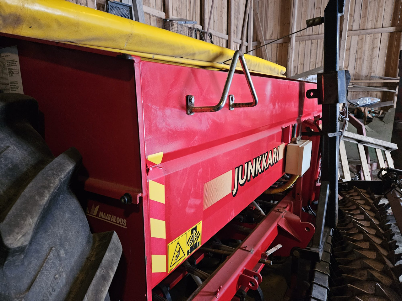 Junkkari Simulta 3000T kiekkovantaat takana - Kombain-külvimasin: pilt 4 Junkkari Simulta 3000T kiekkovantaat takana - Kombain-külvimasin: pilt 4