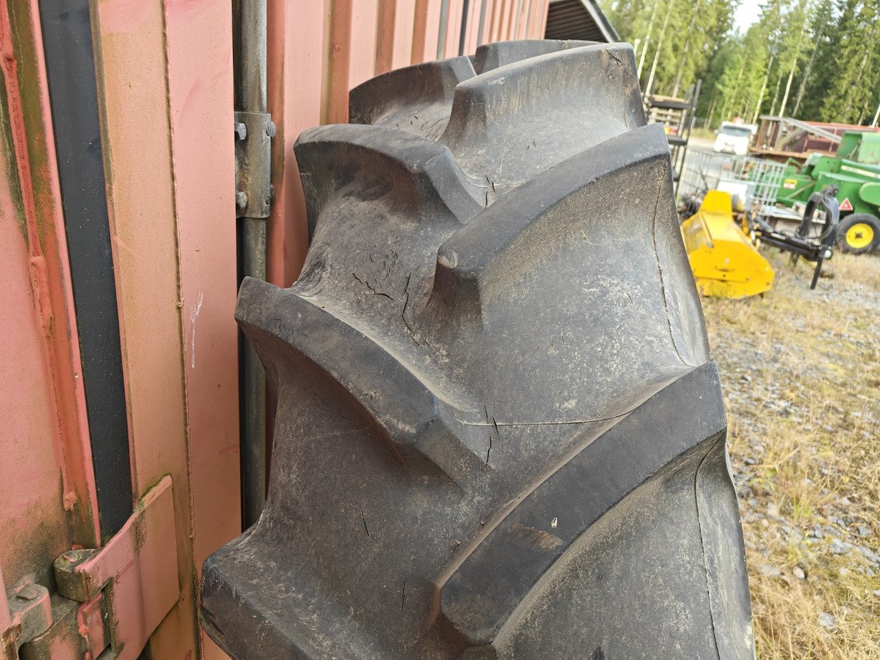 MICHELIN 18.4R38 traktorin renkaat - Rehvid ja veljed - Traktor: pilt 4 MICHELIN 18.4R38 traktorin renkaat - Rehvid ja veljed - Traktor: pilt 4