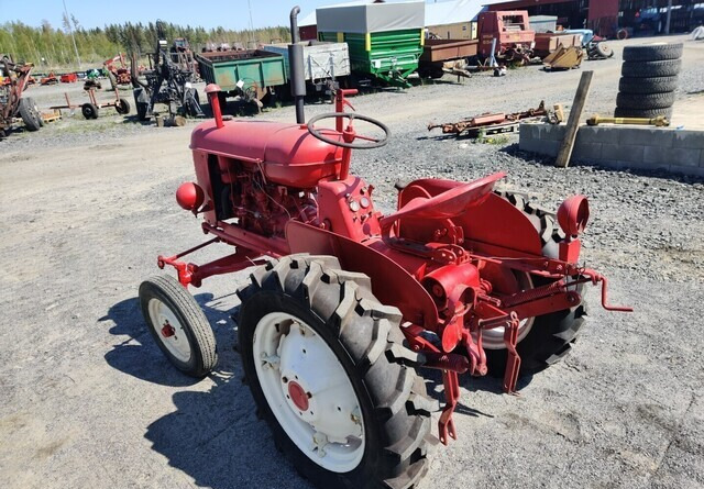 Massey Harris Traktori - bensiini - Traktor: pilt 4 Massey Harris Traktori - bensiini - Traktor: pilt 4